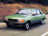 Peugeot 305 Saloon (581M)